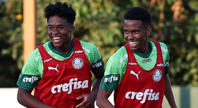 Endrick e Estêvão protagonizam lance de efeito em jogo do Palmeiras; assista