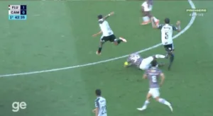 Felipe Melo acerta “carrinho duplo” e reclama após cartão: “Textor tem razão”