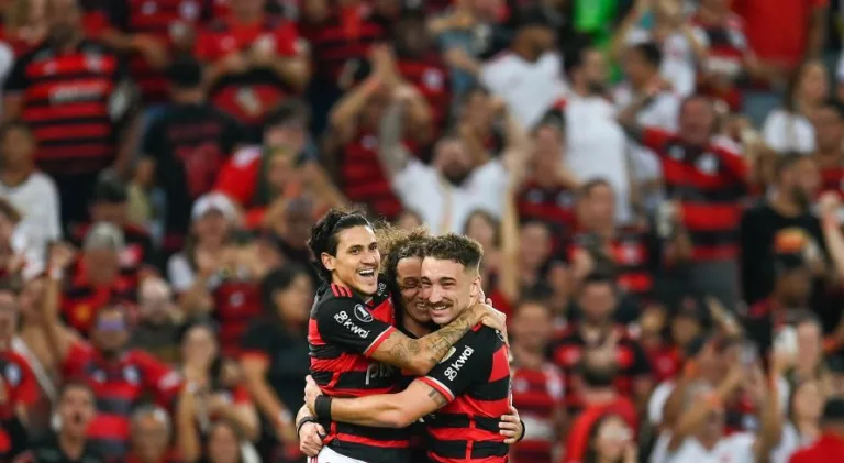 Flamengo enfrenta dois rivais no mês de junho