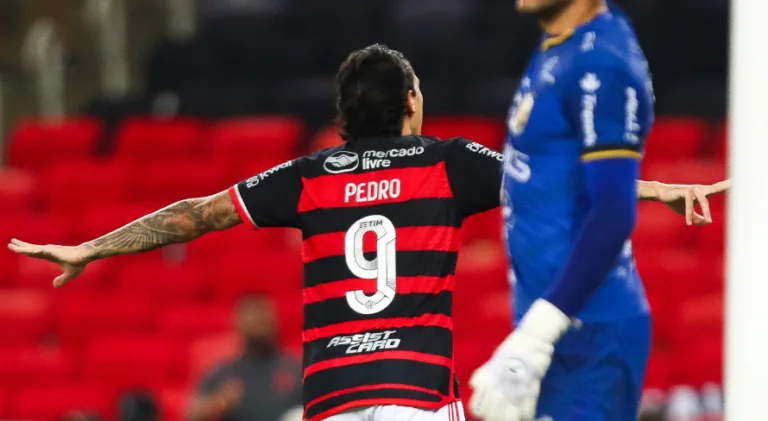 Flamengo vence Amazonas na Copa do Brasil com gol de Pedro e volta de Gabigol
