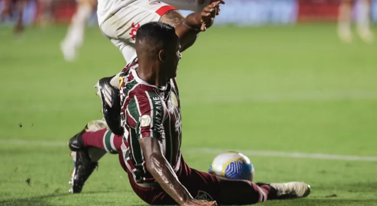 Sormani chama time do Brasileirão de “comédia” após erros 