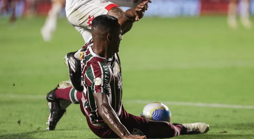 Sormani chama time do Brasileirão de “comédia” após erros 