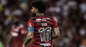 Gabigol abre o jogo sobre perder camisa 10 do Flamengo e diz a quem número pertence