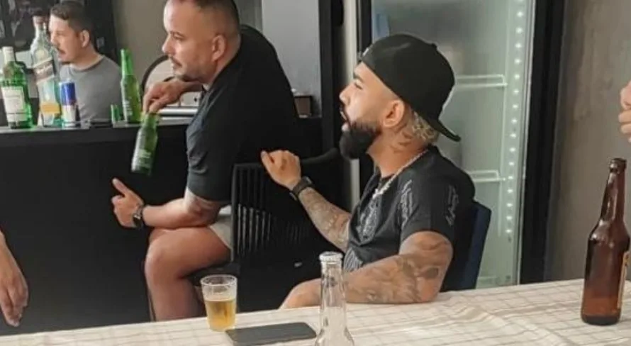 Nicola cita punição do Flamengo a Gabigol após foto com camisa do Corinthians