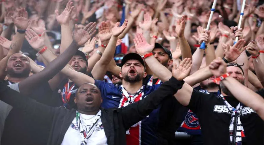 Torcedores do PSG alertam Real Madrid após comparativo entre Vinicius Júnior e Mbappé