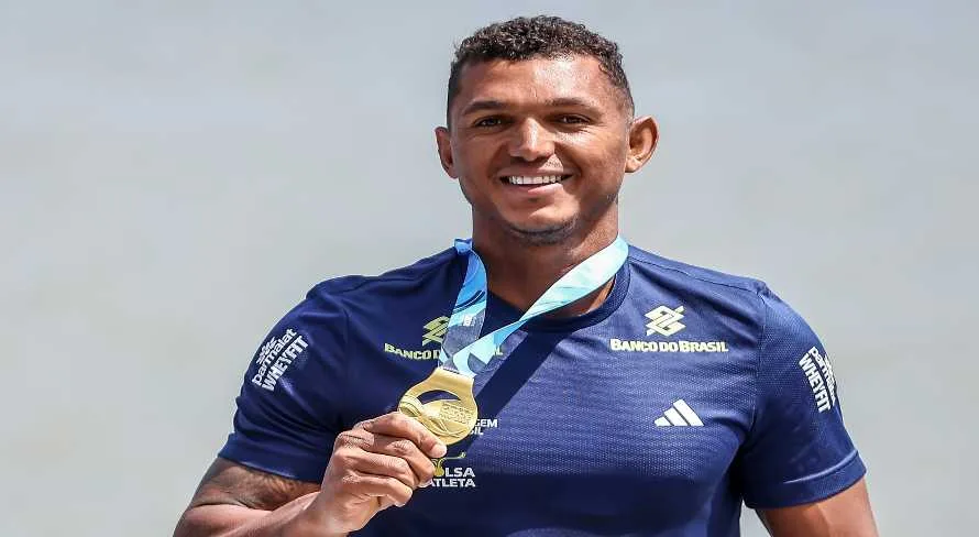 Isaquias Queiroz fatura mais um ouro na Copa do Mundo de Canoagem