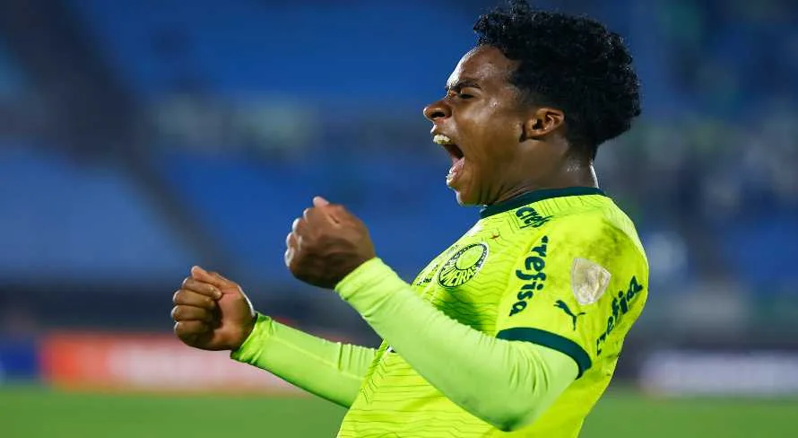 Torcida do Palmeiras apresenta mosaico em despedida de Endrick