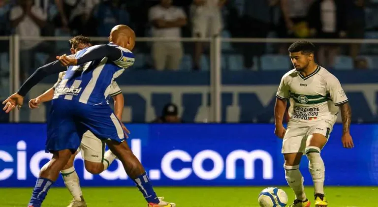 Coritiba vacila e cede vitória ao Avaí no Brasileirão Série B