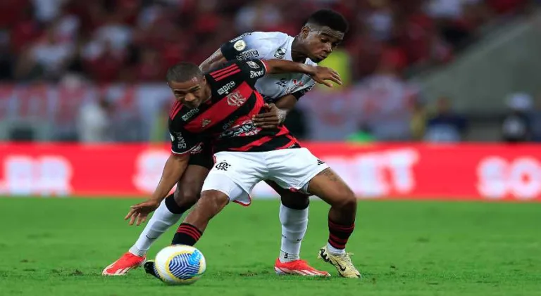 Ofensivo, Flamengo vence o Corinthians no Brasileirão