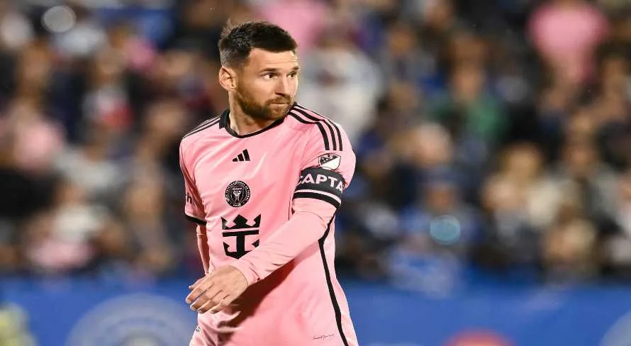 Guardanapo com primeiro contrato de Messi é vendido em leilão