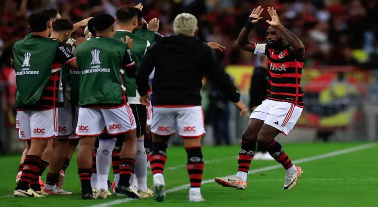 Gerson abre o placar para o Flamengo contra o Bolívar na Libertadores; veja