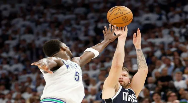 NBA:  Mavericks vencem os Timberwolves em jogo acirrado
