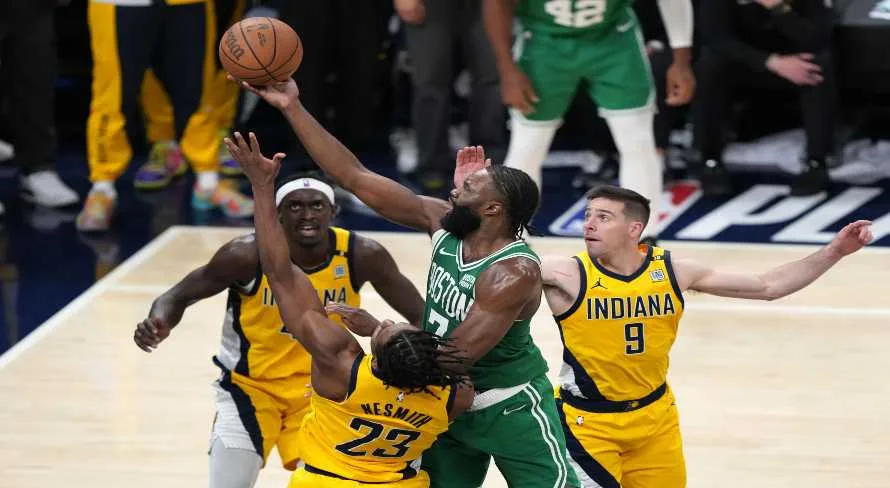 Com um show de Brown, Celtics batem os Pacers e avançam à final da NBA
