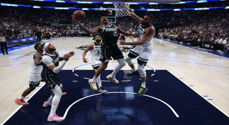 Timberwolves vencem os Mavericks e respiram nos playoffs da NBA