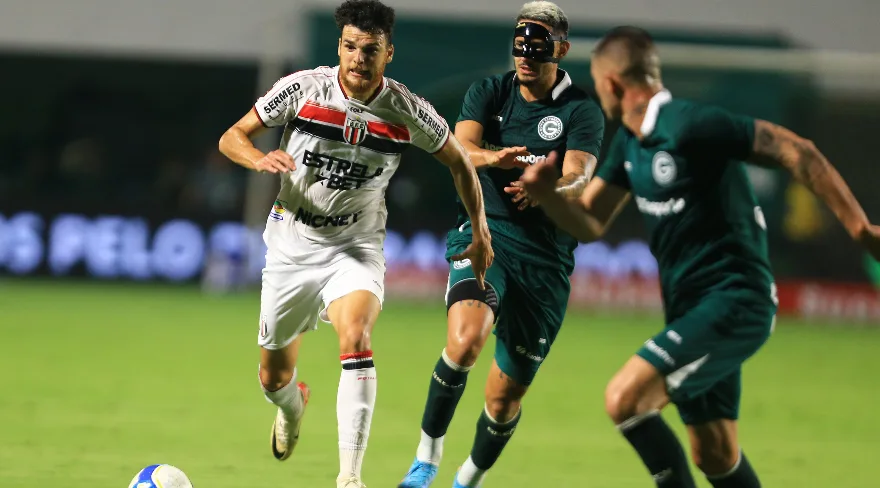 Goiás goleia Botafogo-SP e assume liderança do Brasileirão Série B