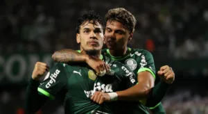 Gustavo Gómez se iguala a Luís Pereira como maior zagueiro-artilheiro do Palmeiras