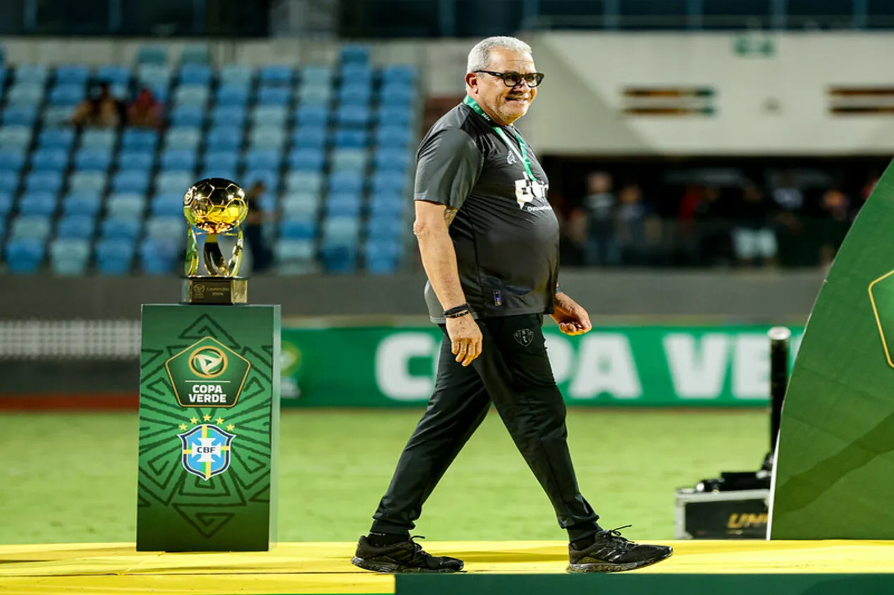Paysandu: Hélio dos Anjos dedica tetra da Copa Verde à torcida, jogadores, funcionários e dirigentes