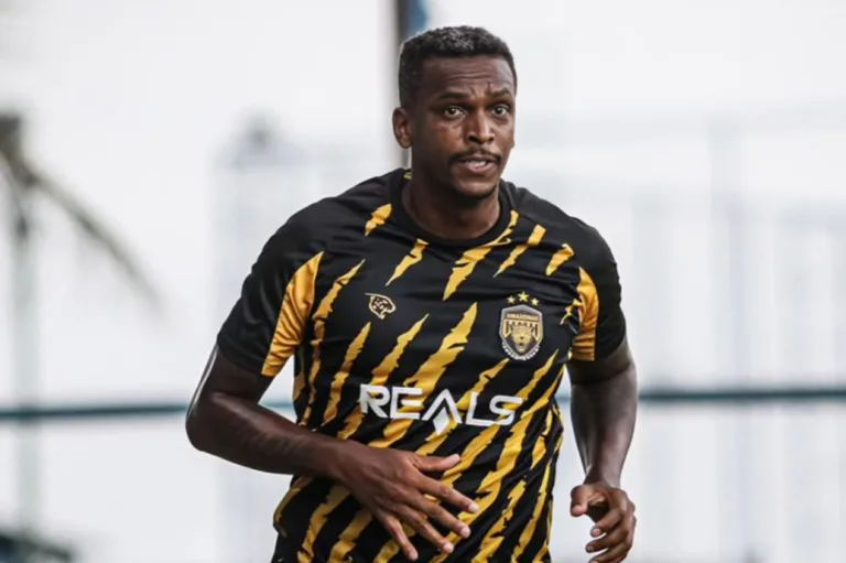 Jô, ex-Corinthians, passa a noite preso por falta de pagamento de pensão alimentícia