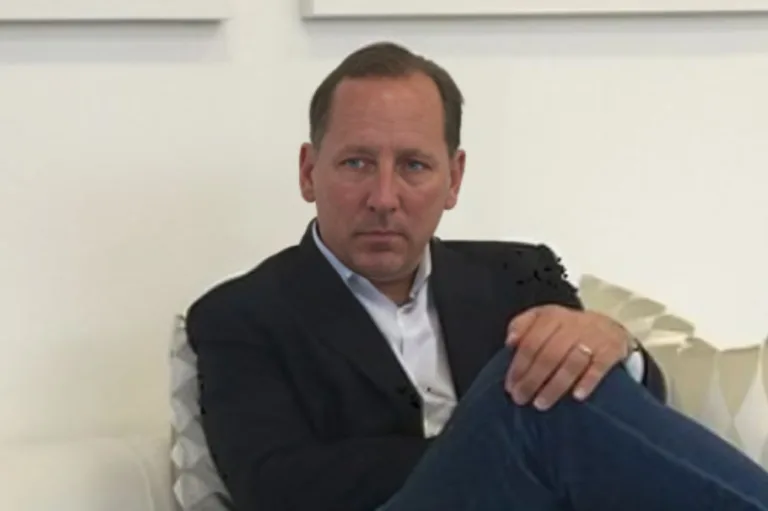 Textor, dono da SAF do Botafogo, é multado pelo STJD e valor será destinado para vítimas do RS