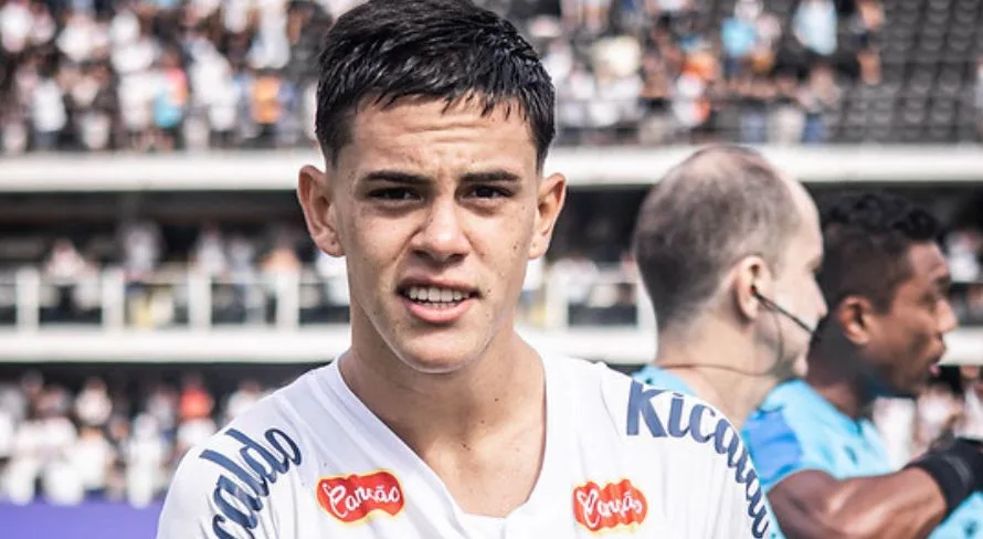 Carille exalta Menino da Vila após goleada do Santos: “Potencial muito grande” 