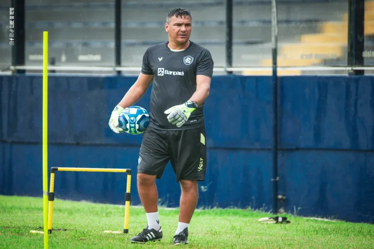 Treinador de goleiros processa Remo e cobra R$ 828 mil de indenização 