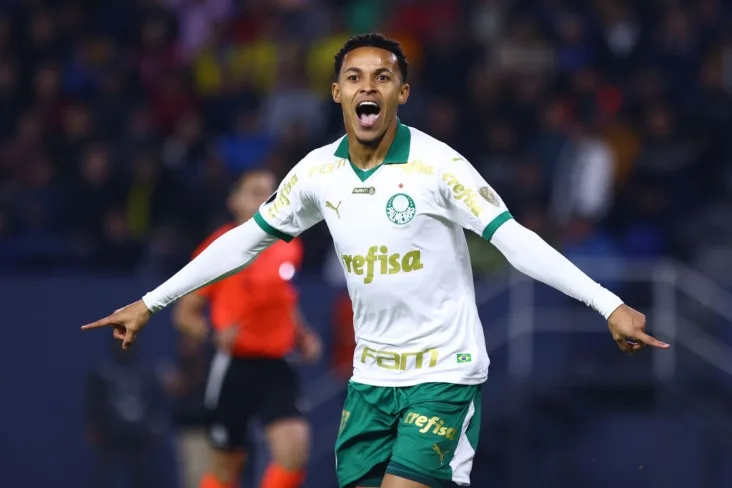 Lázaro soma três participações em gols pelo Palmeiras nos últimos quatro jogos