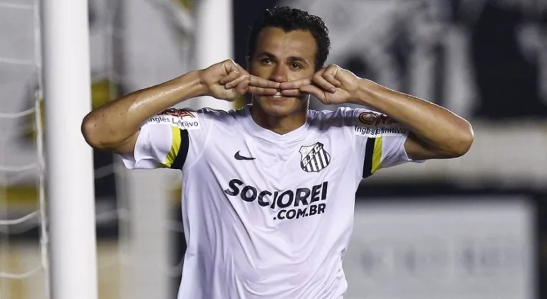 Flavio Prado aponta camisa 9 do Brasileirão que pode repetir Leandro Damião: “Nunca mais jogou”