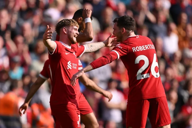 Liverpool vence o Tottenham e ainda sonha com o título da Premier League