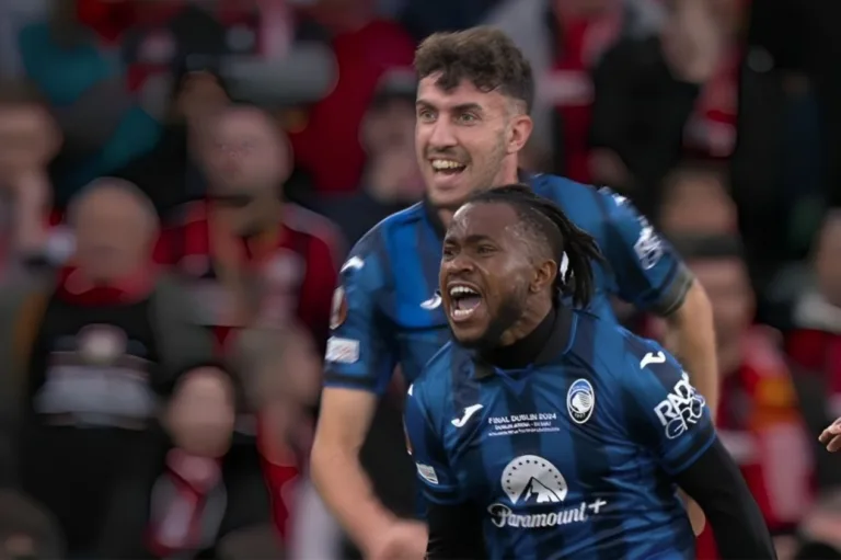 Lookman brilha e Atalanta destrói invencibilidade do Bayer Leverkusen na final da Europa League