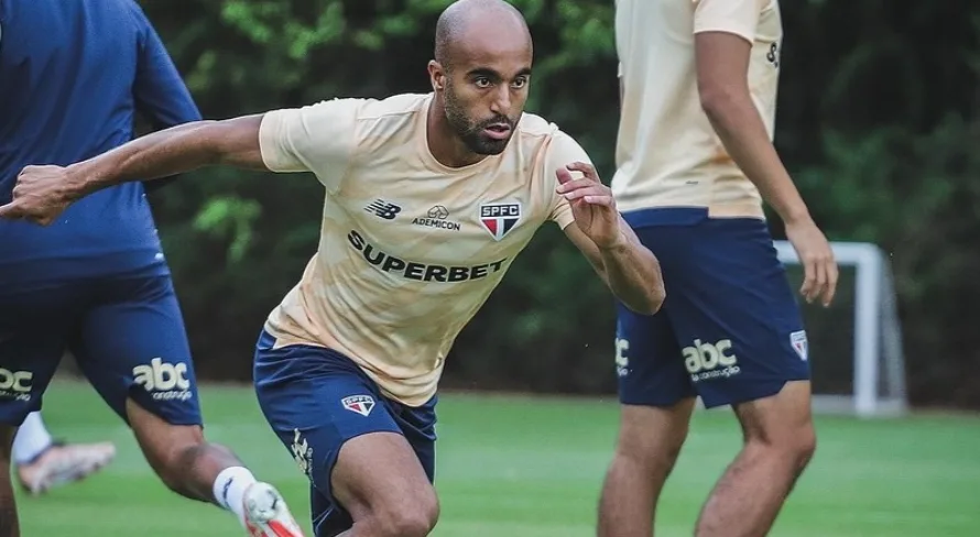Lucas Moura surpreende e crava atacante diferenciado no futebol hoje