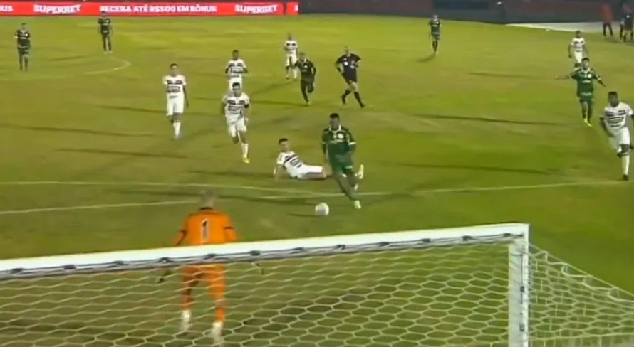 Paulo Nunes critica decisão de atacante do Palmeiras em gol perdido: “Não dá”