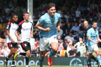 Álvarez, do Manchester City, comemora gol marcado contra o Fulham