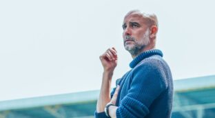 Pep Guardiola durante jogo no Craven Cottage (Divulgação - X - Manchester City)