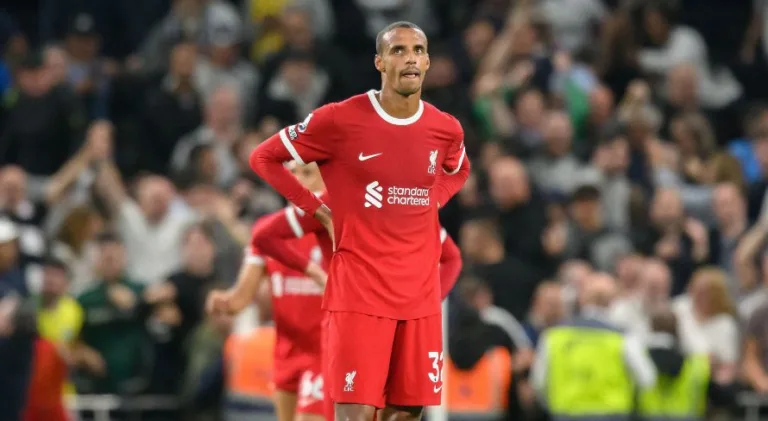 Liverpool oficializa saída de dez jogadores do plantel; veja nomes