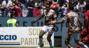 Cruzeiro cogita contratação de zagueiro colombiano do Cagliari