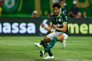 Palmeiras terá desfalque na zaga contra o Athletico Paranaense pelo Brasileirão Série A