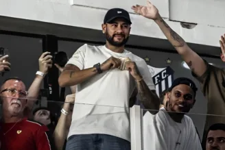 Neymar assistiu ao clássico entre Santos e Corinthians