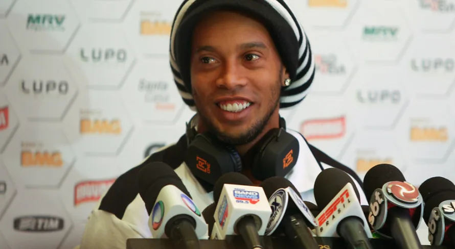 Nicola comenta acordo entre Ronaldinho e Atlético-MG