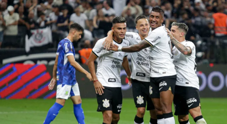 Nicola comenta mais um jogador veterano de saída do Corinthians