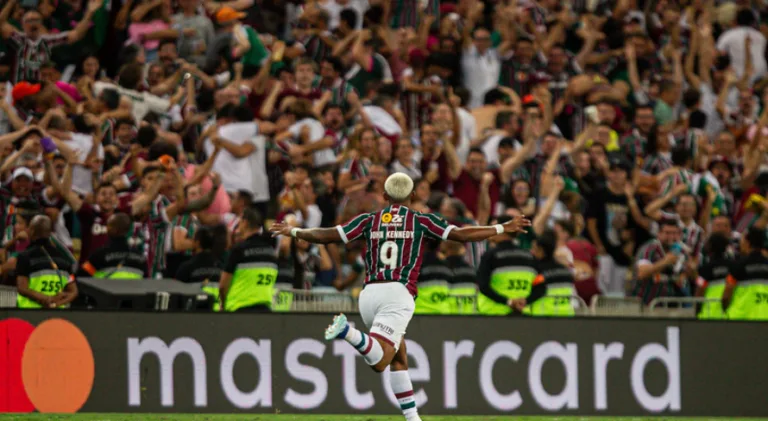 Nicola abre o jogo sobre possível interesse do Corinthians em John Kennedy