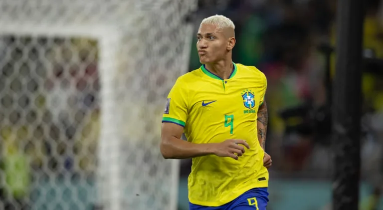 Nicola mostra o que há de verdade sobre especulações de Richarlison no Palmeiras