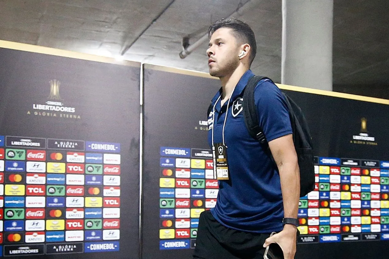 Afastado do Botafogo, Óscar Romero desabafa: “Decisão apressada”