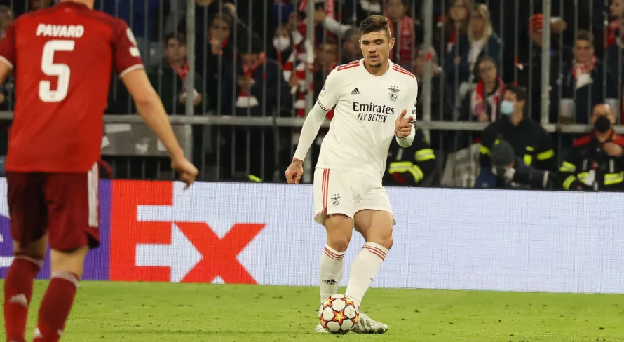 Nicola revela detalhes de especulações que associam zagueiro ao Palmeiras