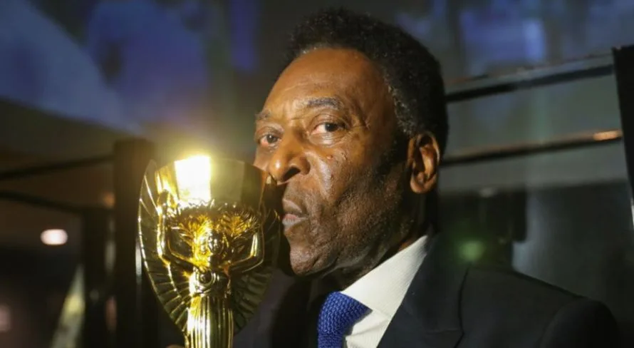 Vampeta coloca craque histórico do futebol brasileiro acima de Pelé: “Não tem igual” 