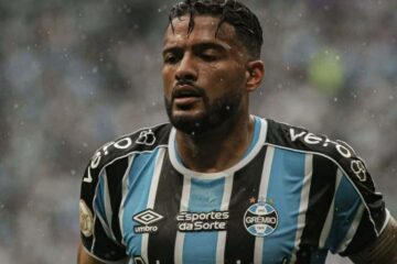 Reinaldo, lateral-esquerdo do Grêmio