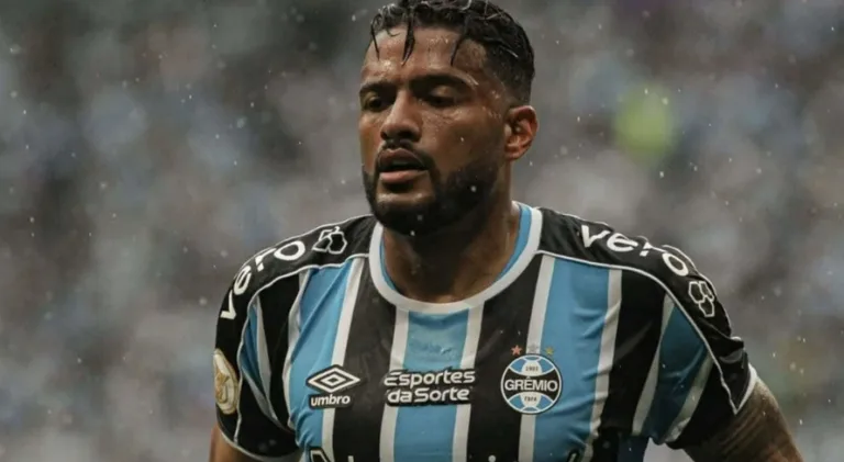 Reinaldo treina e pode ser opção para o Grêmio na Libertadores