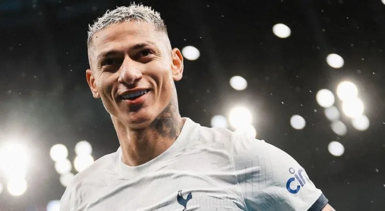 Richarlison reclama de “fake news” e garante permanência no Tottenham