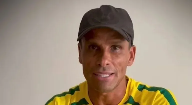 Rivaldo pede para três brasileiros saírem da Premier League e aponta futuro