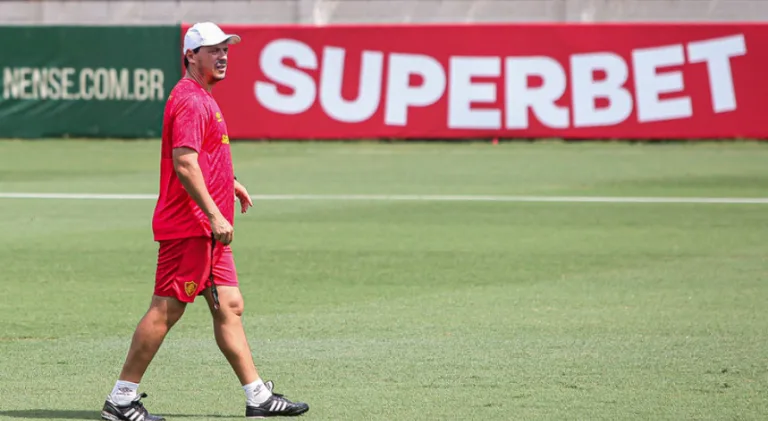 Sormani alfineta técnico badalado do Brasil: “Tem alguém pior?”