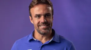 Roger Flores aponta classificados nas oitavas de final da Libertadores